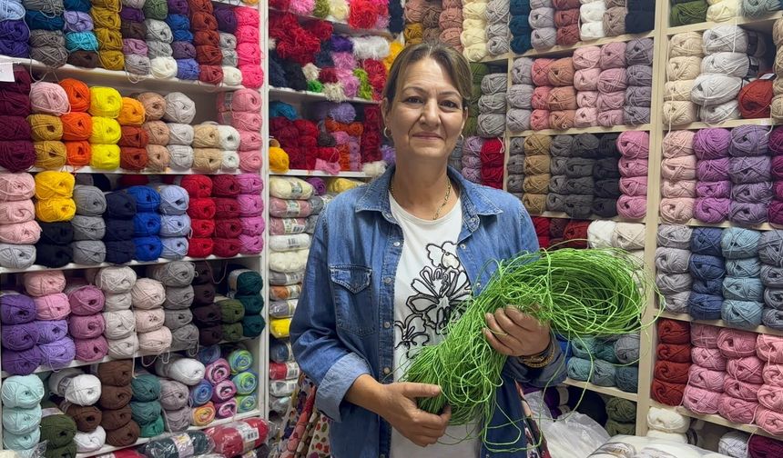 Niğde’de çanta almak yerine örüyorlar