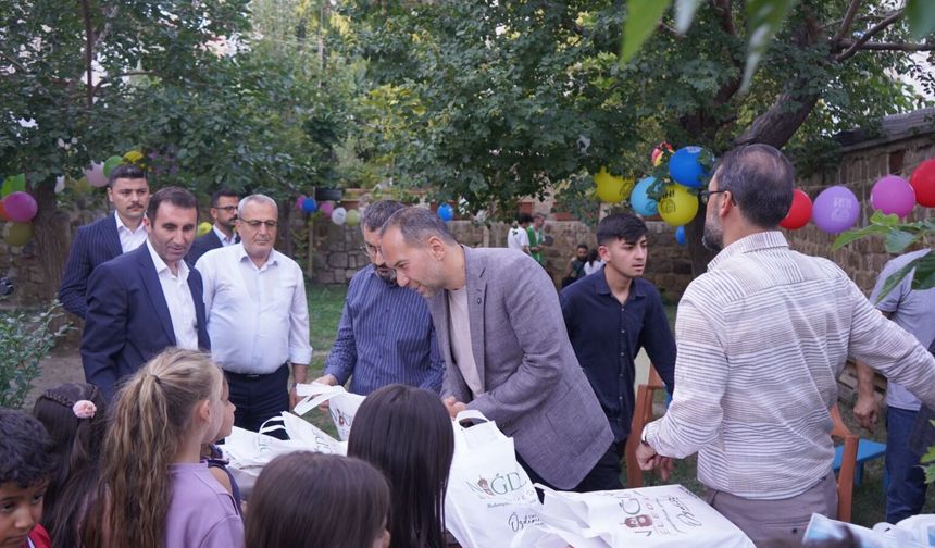 Niğde’de yetim öğrencilere kırtasiye desteği