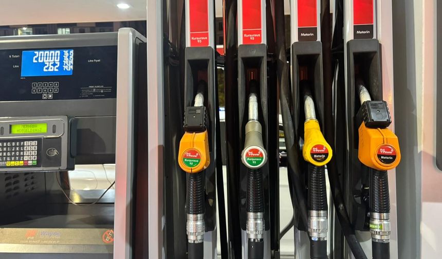 Motorin rekora koşuyor! Gece yarısı zam pompalara yansıdı