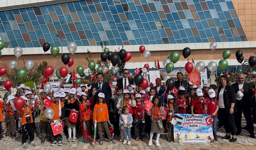 Niğde’de gökyüzüne anlamlı mesaj: Uçurtmalar Gazze için uçtu