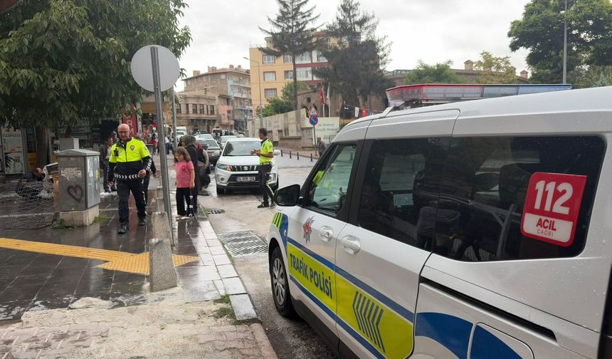 Niğde’de otomobil küçük çocuğun ayağının üzerinden geçti
