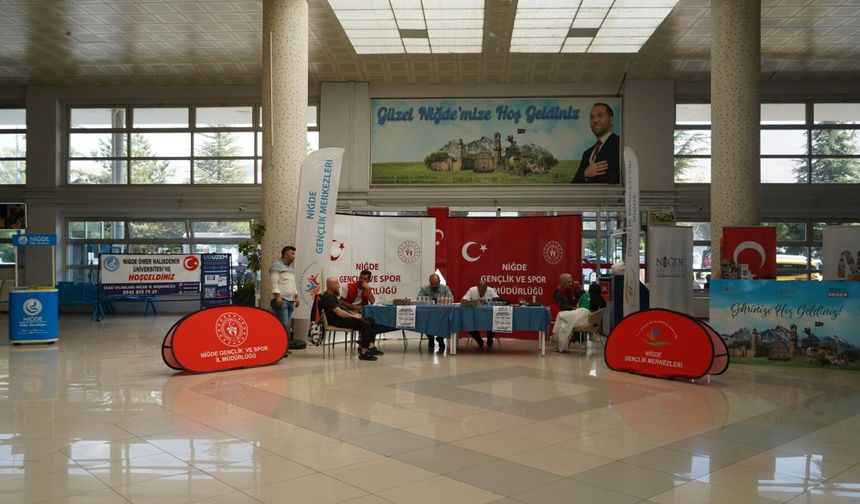 Niğde Otobüs Terminali'nde karşılama standı