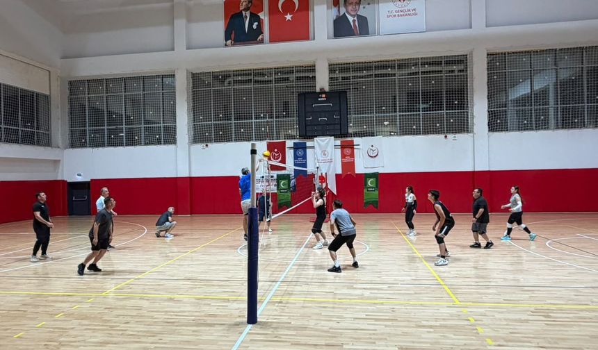 Niğde’de voleybol farkındalık etkinliği devam ediyor