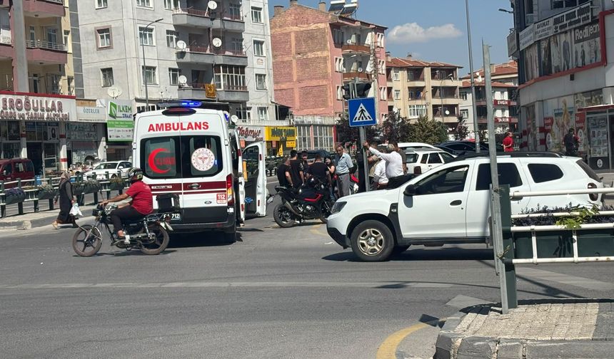 Niğde’de motosiklet ve otomobil çarpıştı: 1 yaralı