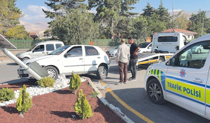 Niğde'de iki araç çarpıştı: 1 yaralı