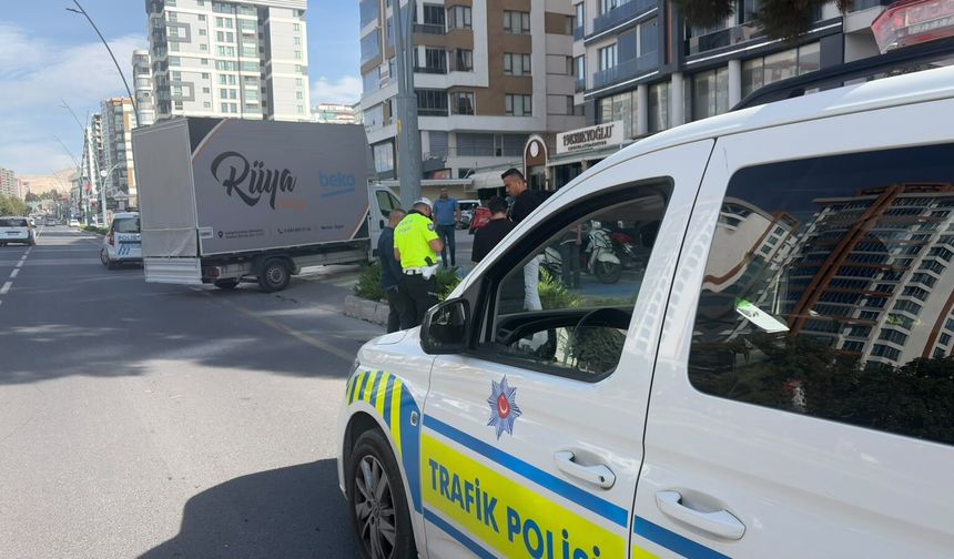 Niğde'de motosiklet ticari aracın altına girdi: 1 yaralı