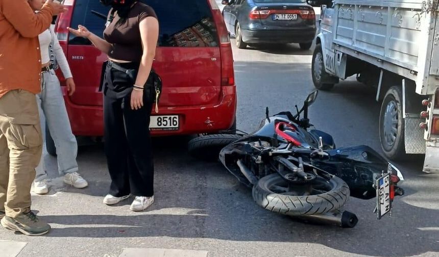 Niğde’de motosiklet otomobile arkadan çarptı