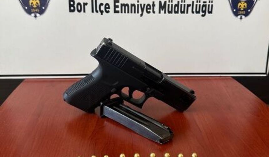 Bor’da ruhsatsız s*lah ve motosikletler ele geçirildi
