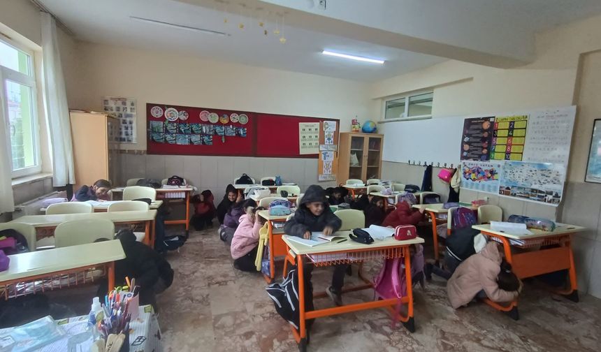 Çamardı Nazmiye Pınar İlkokulu’nda Afet Tahliye Tatbikatı gerçekleştirildi