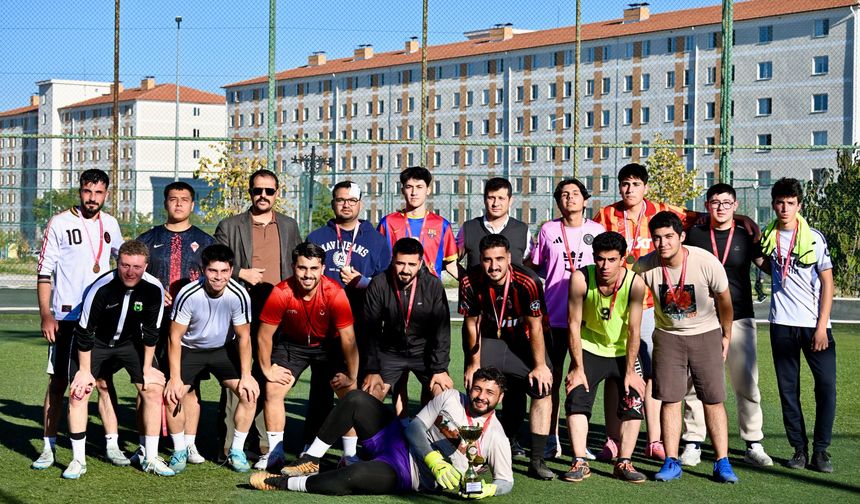 Ömer Halisdemir Yurdu’nda geleneksel futbol turnuvası düzenlendi