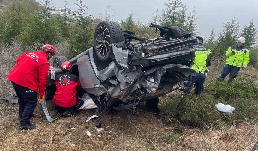 Otomobil bariyerleri aşarak şarampole uçtu: 1 yaralı