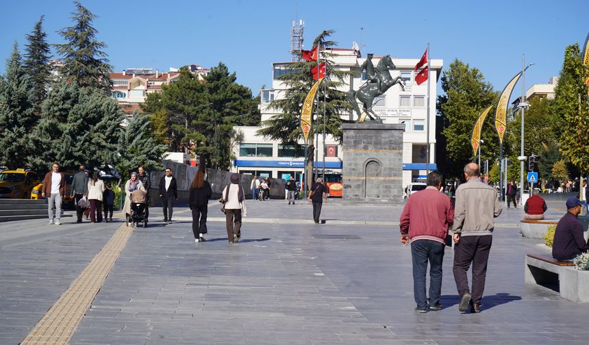 Niğdeliler hafta sonunu çarşıda değerlendirdi