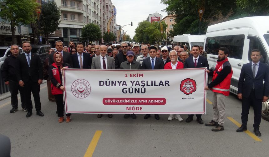 Niğde'de Yaşlılar Günü dolayısıyla yürüyüş düzenlendi