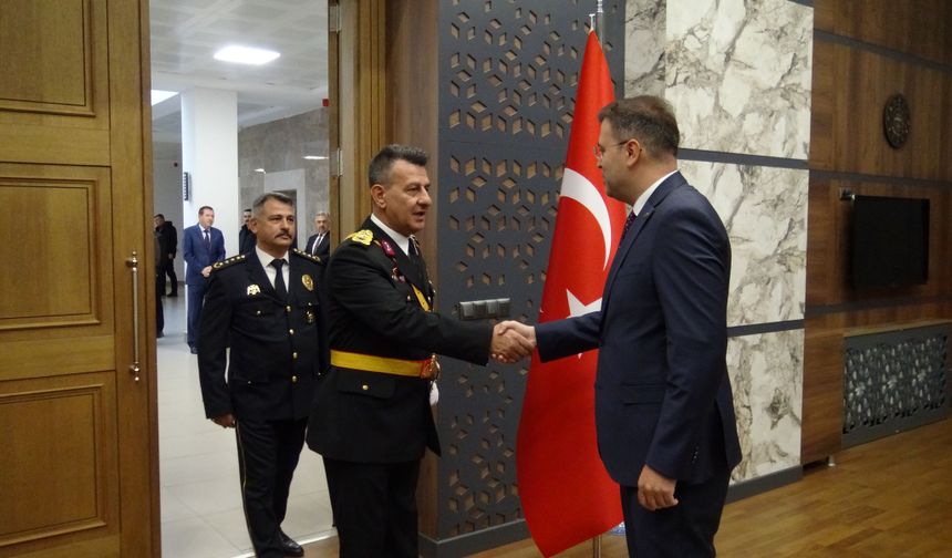 Vali Akmeşe Cumhuriyet Bayramı tebriklerini kabul etti