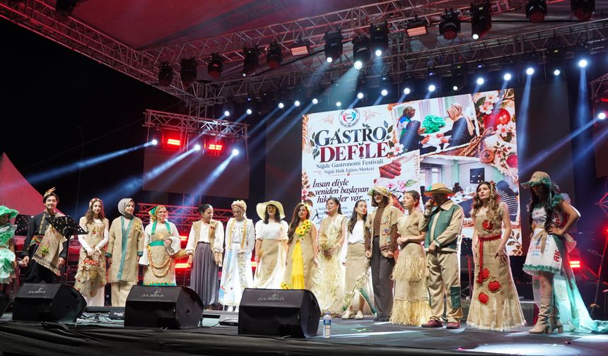 Niğde Gastronomi Festivali’nde Gastro Defile düzenlendi