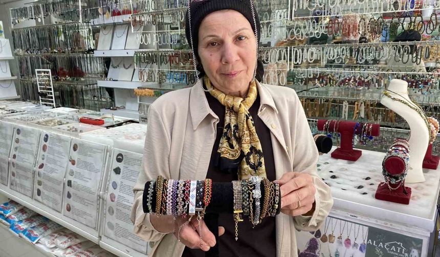 Doğal taşlardan yapılan takılar ilgi görüyor