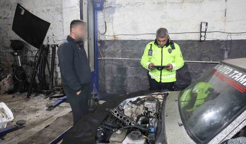 Drift cezasını ödememek için 15 dakikada aracı parçaladı