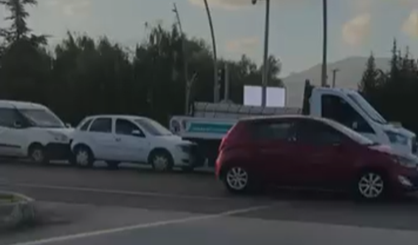 Niğde’de 3 araç zincirleme kazaya karıştı