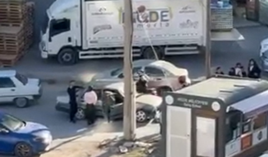 Niğde’de iki otomobil çarpıştı, şans eseri yaralanan olmadı