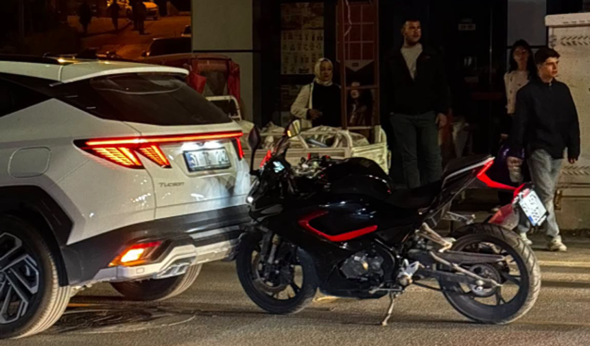 Niğde’de motosiklet otomobile arkadan çarptı