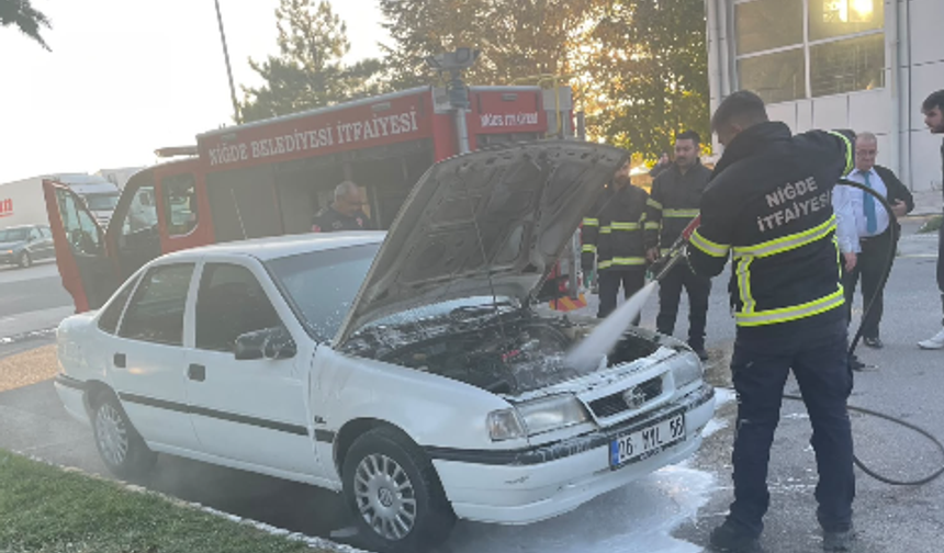 Niğde’de otoparktaki araçtan duman çıktı