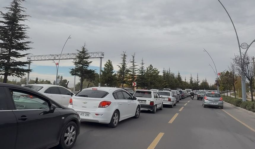KPSS öncesi Bor Yolu’nda trafik yoğunluğu