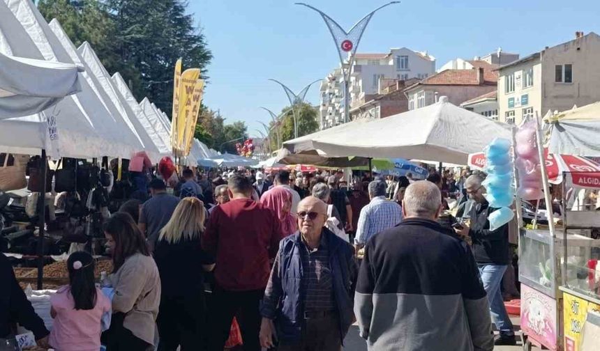 Ceviz festivali alanı panayır alanına döndü