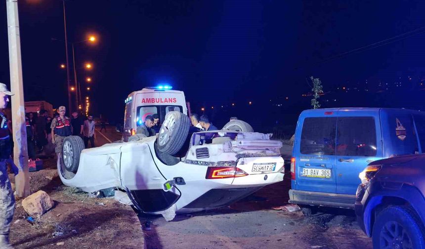 Kazada takla atan otomobil 2 tır sürücüsünün üzerine uçtu: 6 yaralı