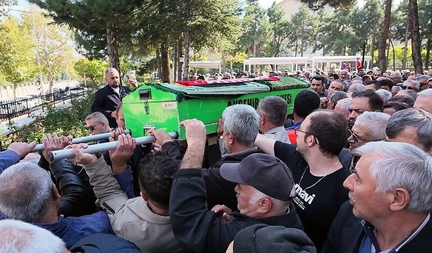 Kıraathanedeki tüfekli saldırıda ölen şahıs son yolculuğuna uğurlandı