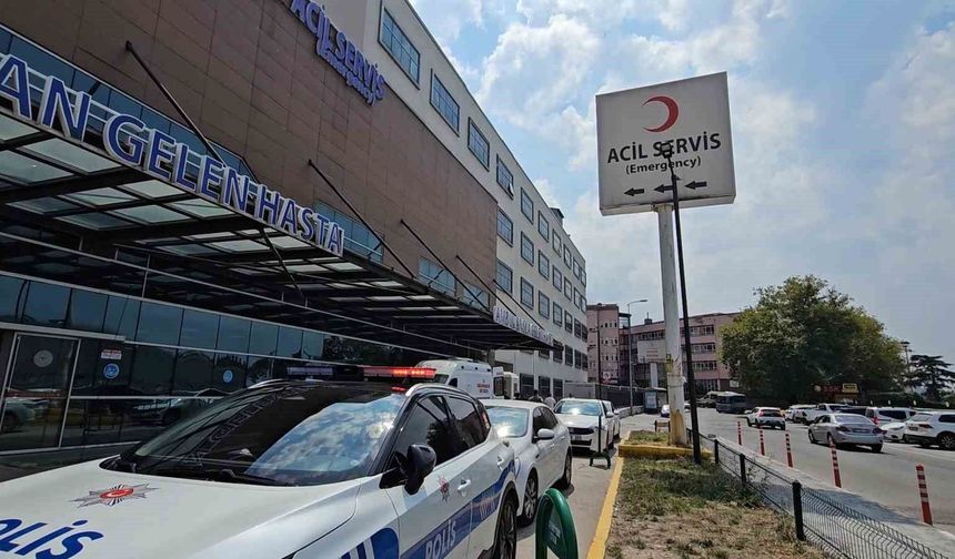 Kiremit onarımı sırasında yük asansörü 3. kattan düştü: 1'i ağır 3 yaralı