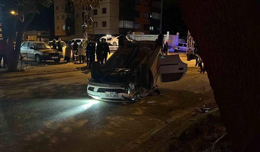 İki otomobil çarpıştı: 1 araç takla attı