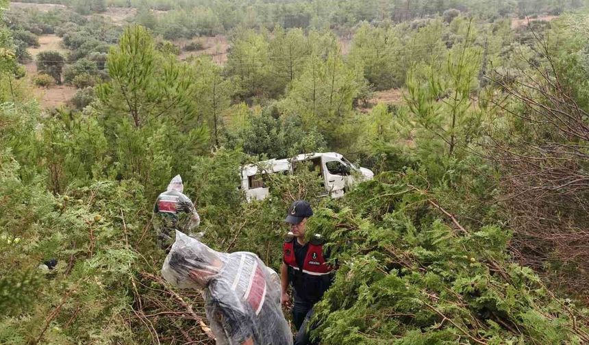 Yolcu minibüsü şarampole yuvarlandı: 17 yaralı