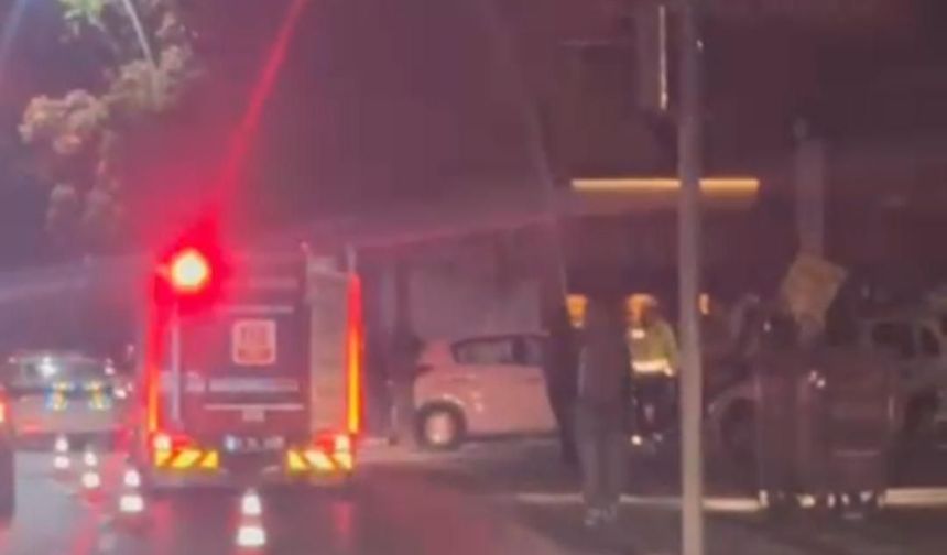 Niğde’de otomobil direğe çarptı: 1 yaralı