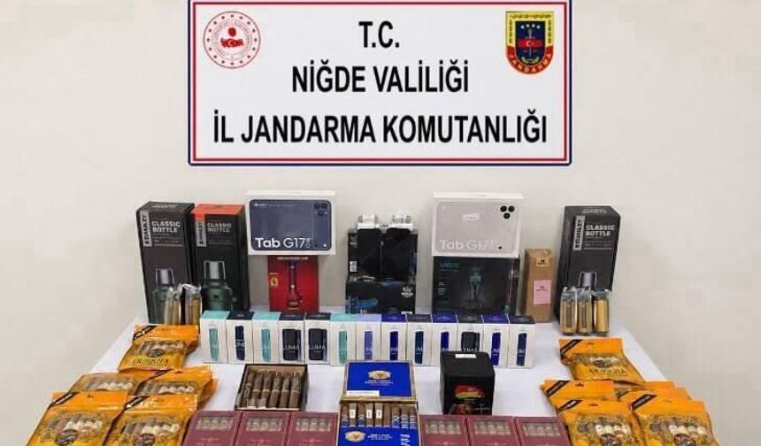 Niğde’de yol kontrolünde gümrük kaçağı ürünler ele geçirildi