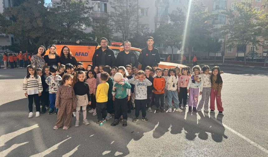 Niğde’de miniklere afetlere karşı uygulamalı eğitim