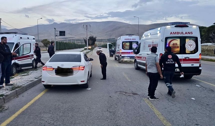Niğde’de otomobille motosiklet çarpıştı: 1’i ağır 2 yaralı