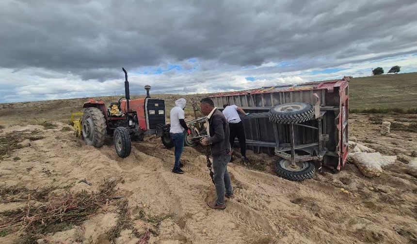 Niğde’de patates yüklü römork devrildi