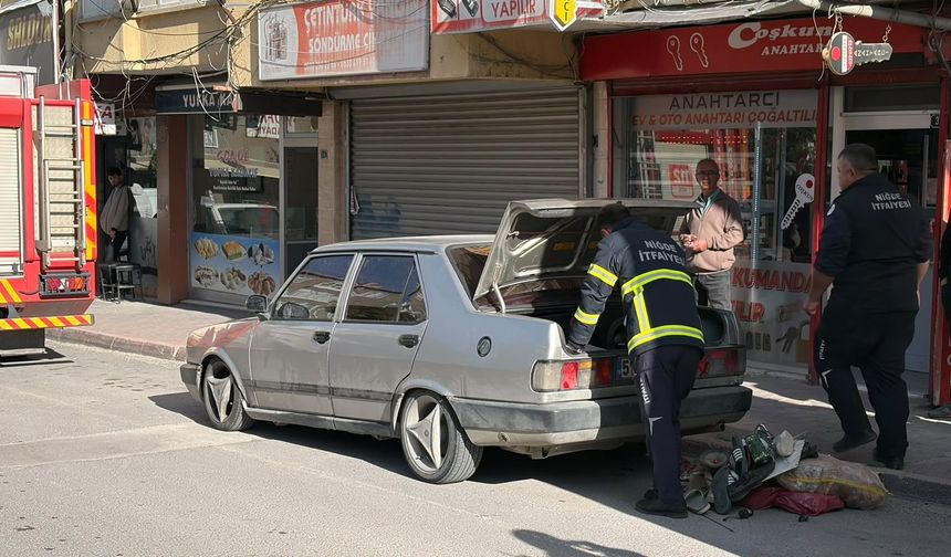 Gaz sızdıran tüplü otomobil ekipleri harekete geçirdi