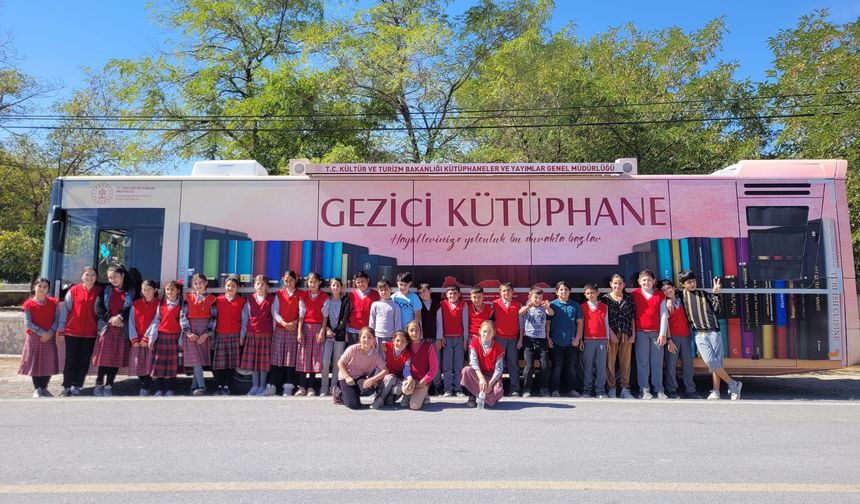 Niğde’de gezici kütüphane 12 bin 353 kişiye ulaştı