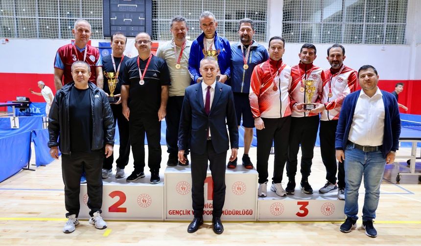 Niğde’de kamu çalışanları masa tenisinde buluştu