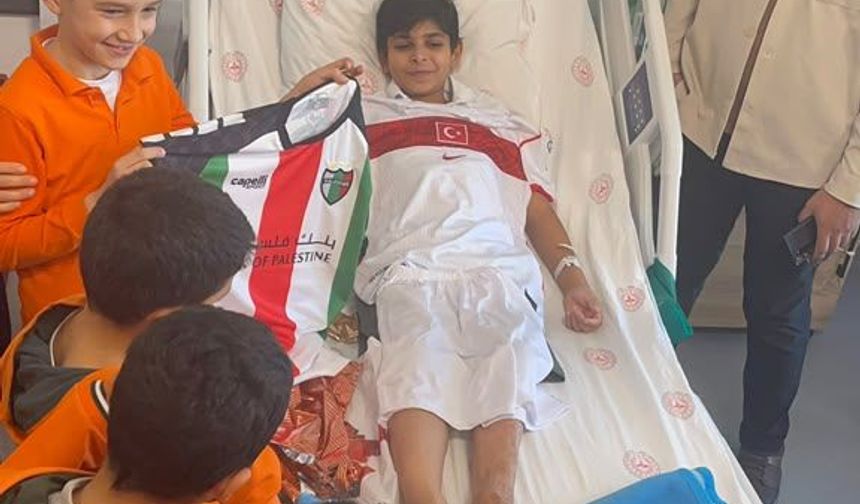 Niğde’de öğrencilerden Filistinli Muhsin’e anlamlı hediye