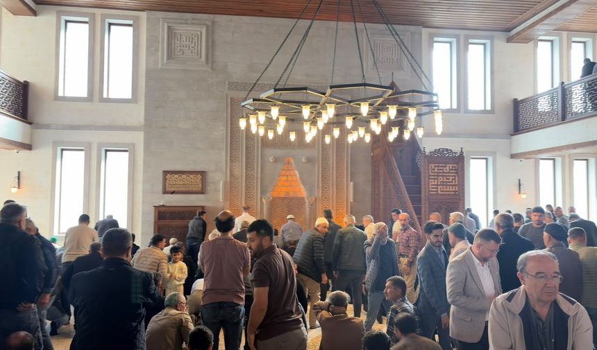 Niğde’de Doç. Dr. Şahnur Yaprak Camii ibadete açıldı
