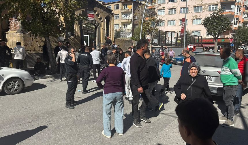 Niğde’de otomobilin çarptığı anne ve çocuğu yaralandı