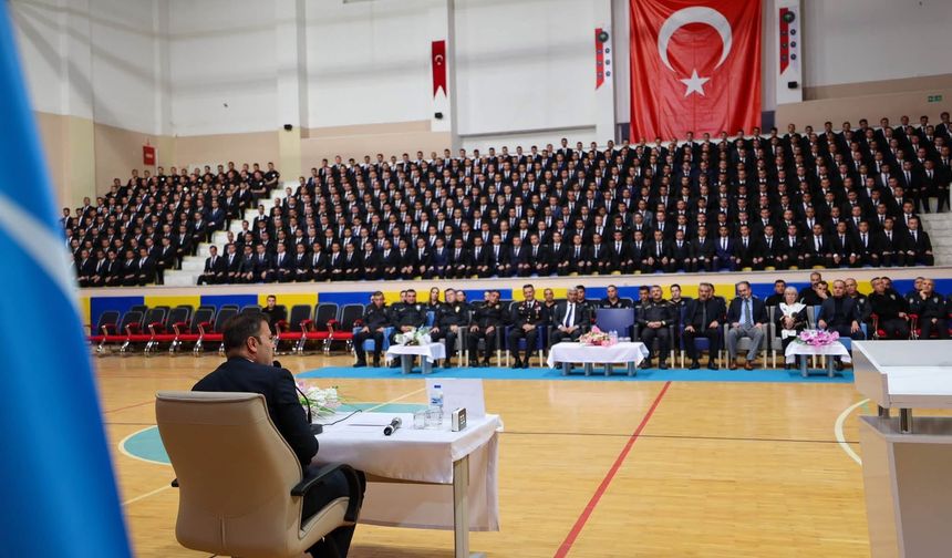Niğde Valisi Akmeşe, 807 polis adayına ilk dersi verdi