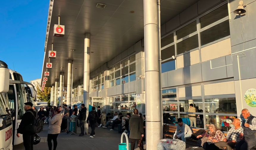 29 Ekim tatili öncesi Niğde otogarında yoğunluk