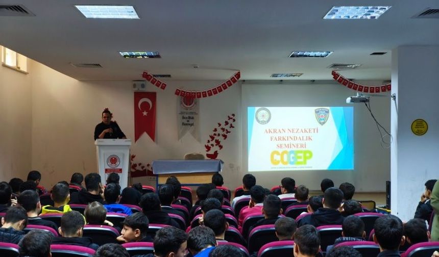 Niğde’de öğrenci ve velilere güvenlik bilgilendirmesi yapıldı