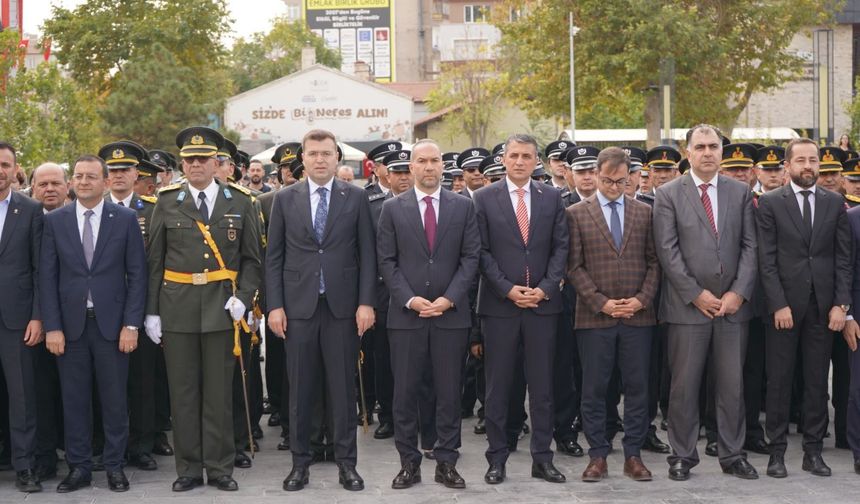 Niğde’de Cumhuriyet’in 103. yılı için Atatürk Anıtı’nda tören