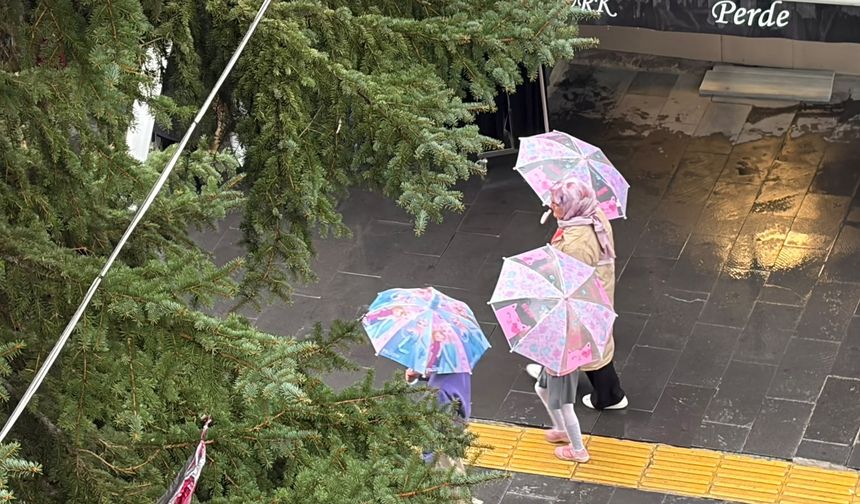 Niğde’de aniden bastıran yağmur vatandaşları etkiledi