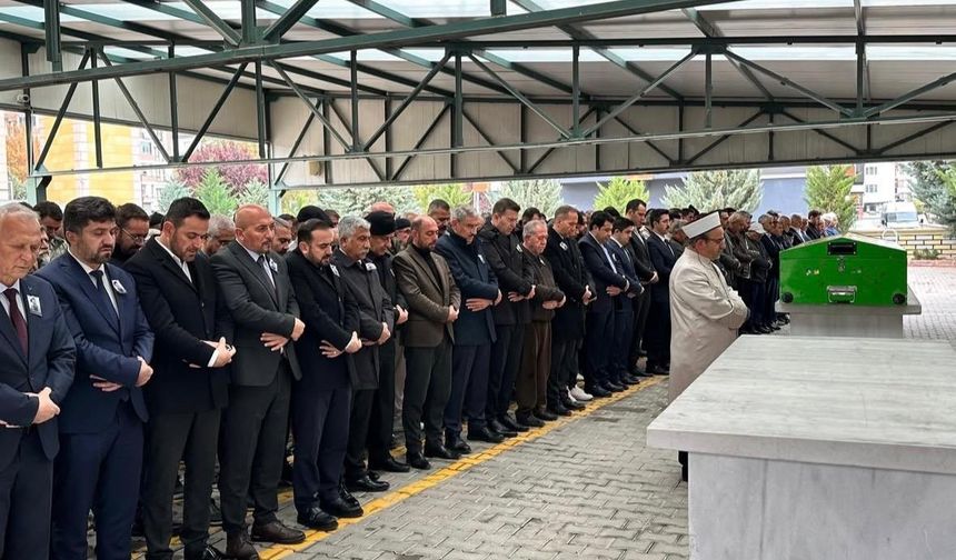 Başkan Özdemir’in amcası son yolculuğuna uğurlandı