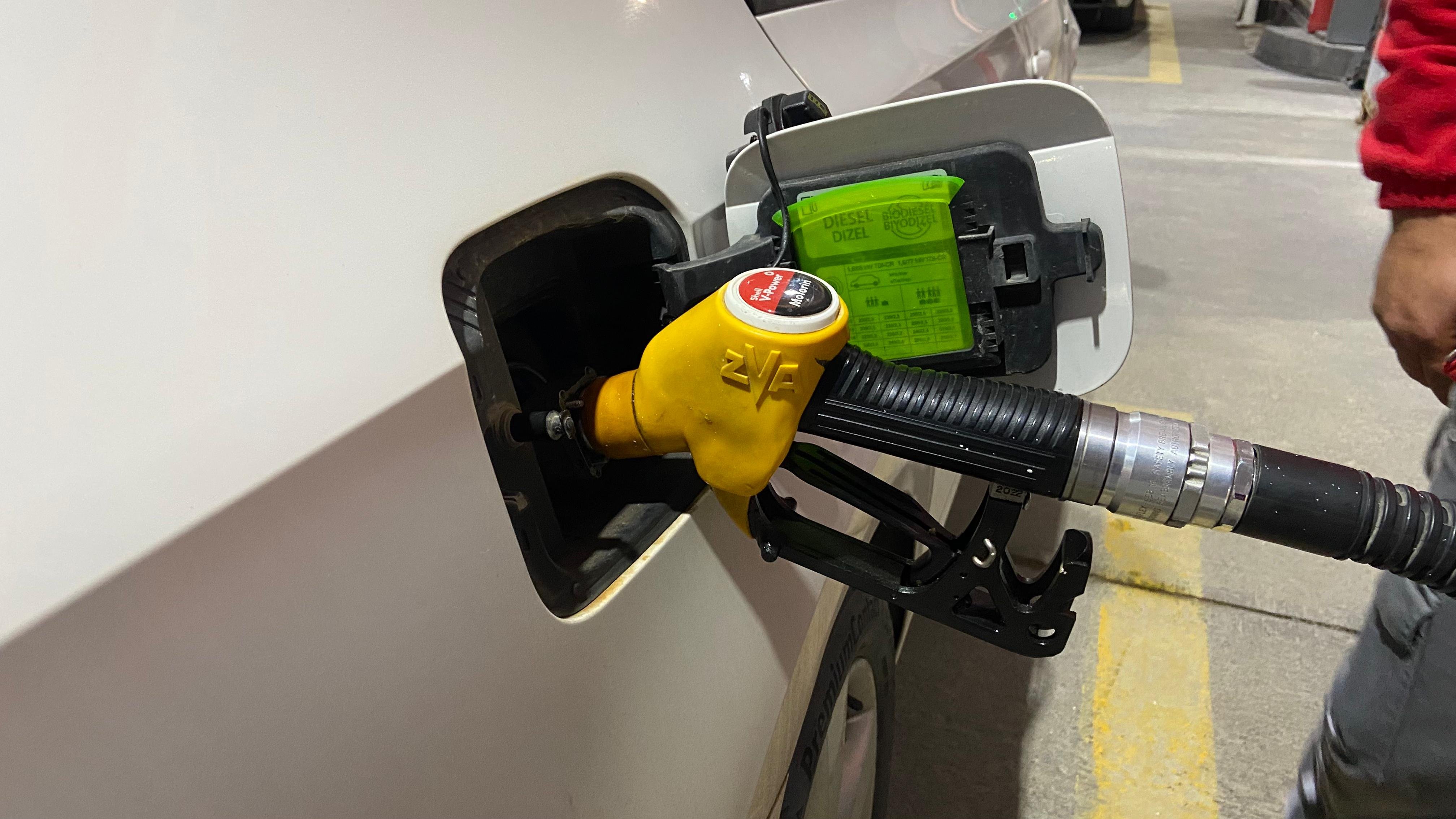 Akaryakıta gece yarısı zammı: Fiyatlar yeniden yükseldi